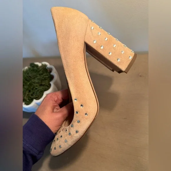 Elegant Tan Suede Heels with Studded Detail. - Picture 6 of 12